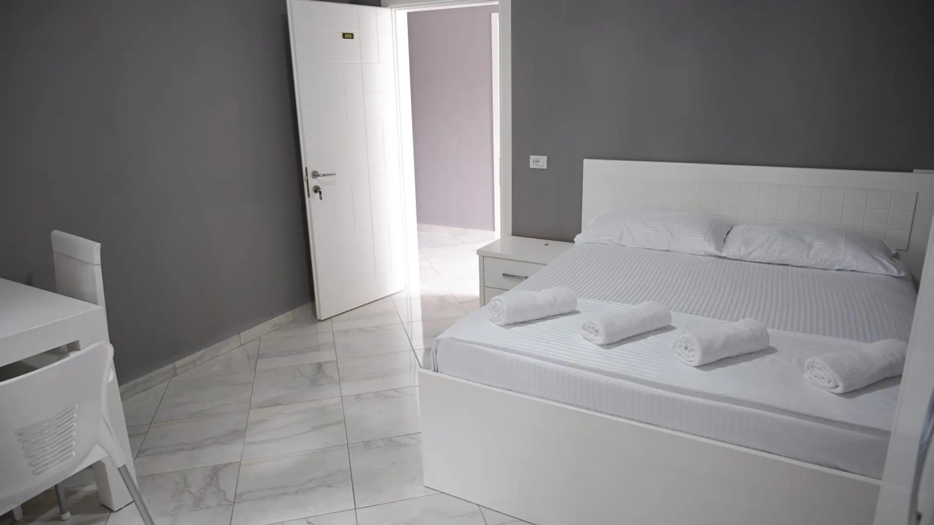 Hotel 'Del Mar' - Shëngjin 3*,  Arnavutluk